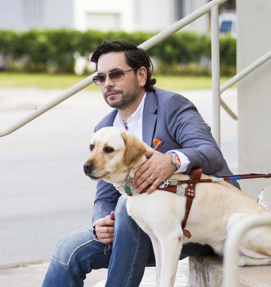 Cesar Guillermo y su perro guía